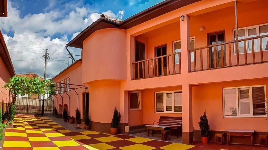 Casă cu 4 camere în Sălașu de Jos