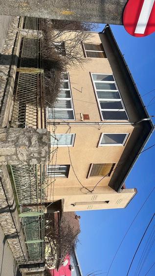 Casă cu 5 camere cu Teren 800 Mp în Central