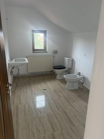 Casă individuală cu 5 camere cu Canalizare în Giarmata