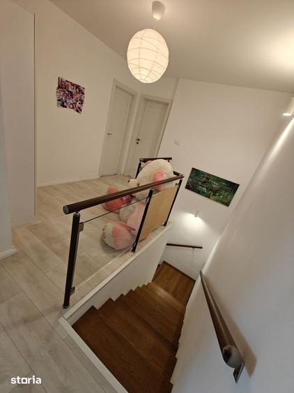 Casă cu 4 camere cu Teren 250 Mp în 1 Decembrie