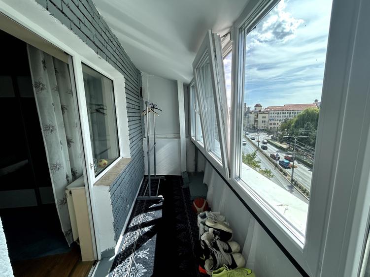 Apartament cu 3 camere decomandat în Central