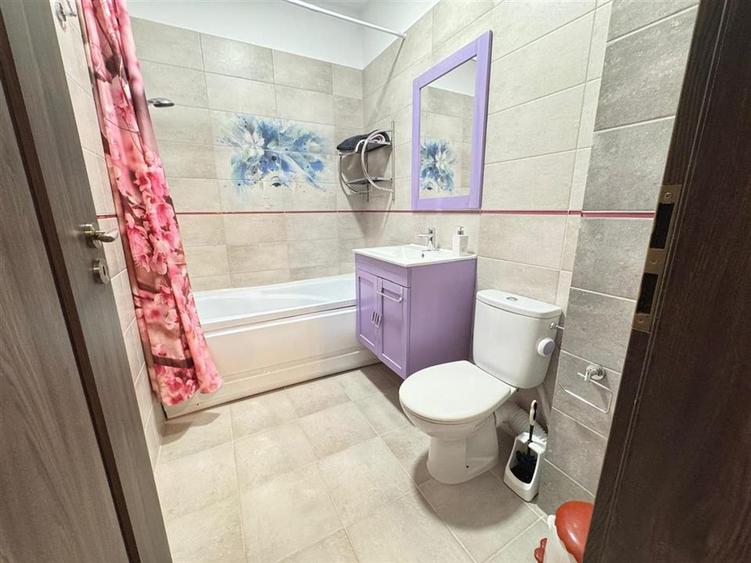 Apartament cu 4 camere semidecomandat, mobilat în Exterior Est