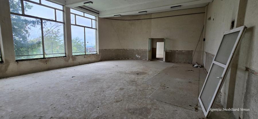 Spațiu comercial, de 800 mp, în Cucorăni