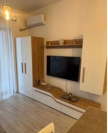 Apartament cu 2 camere semidecomandat, mobilat în Mihai Bravu