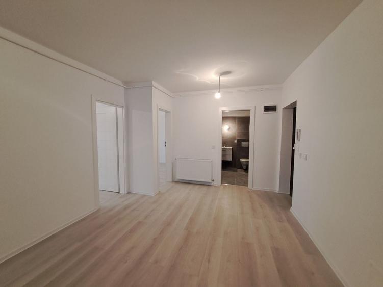Apartament cu 3 camere decomandat în Sud