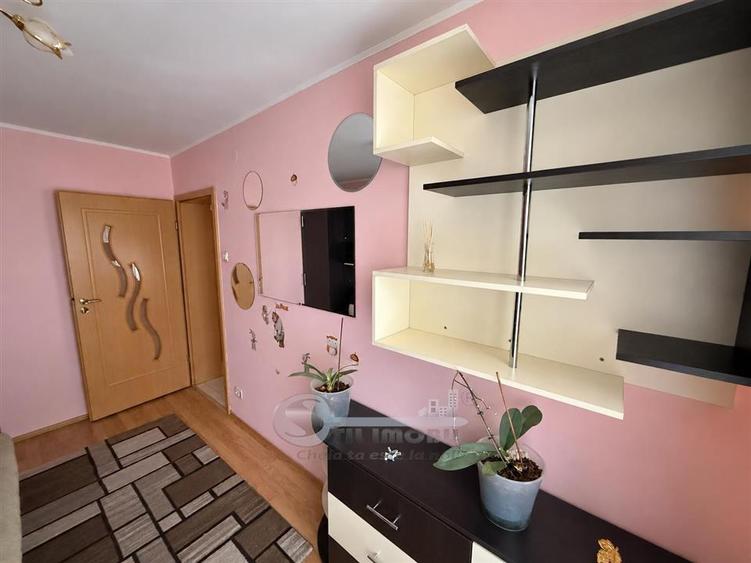 Apartament cu 3 camere semidecomandat, mobilat în Tătărași