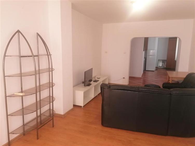 Apartament cu 2 camere decomandat în Aradului