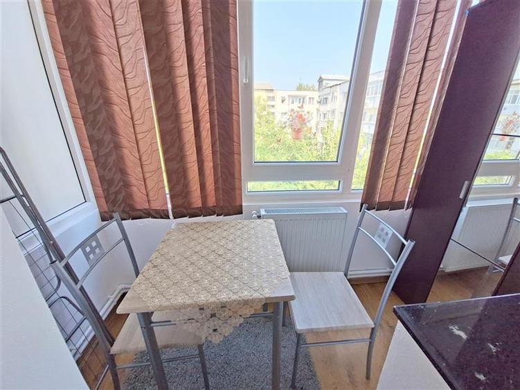 Apartament cu 2 camere nedecomandat, mobilat în Milcov