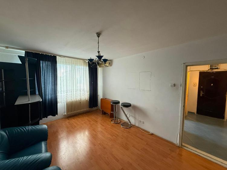 Apartament cu 3 camere decomandat în Drumul Taberei