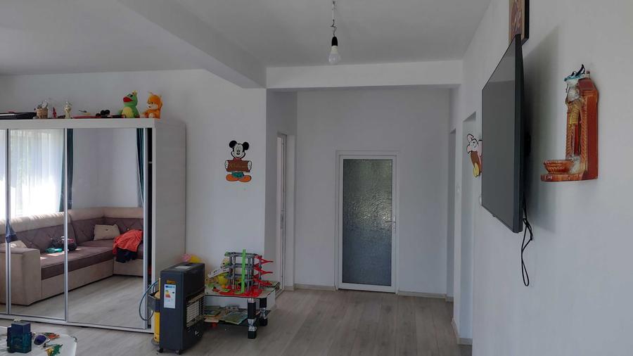 Casă cu 4 camere în Brebu