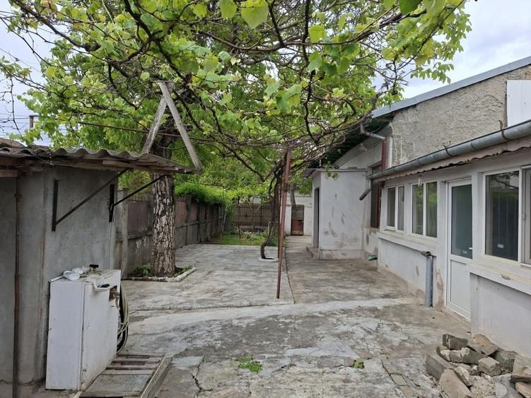 Casă individuală cu 3 camere cu Canalizare în Central