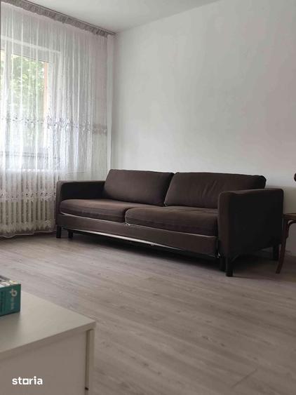 Apartament cu 2 camere semidecomandat în Craiovița Nouă