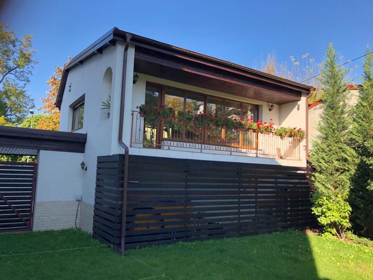 Casă individuală cu 11 camere cu Canalizare în Unirii