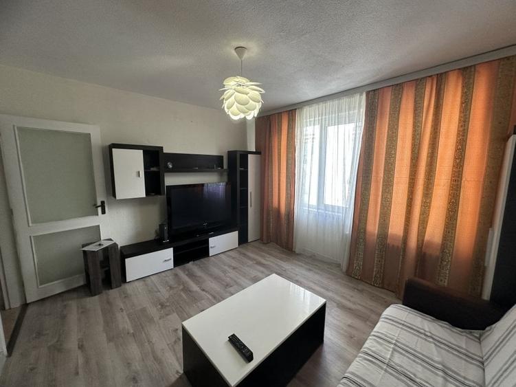 Apartament cu 2 camere semidecomandat, mobilat în Calea Victoriei