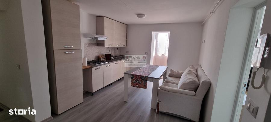Apartament cu 3 camere decomandat, mobilat în Central