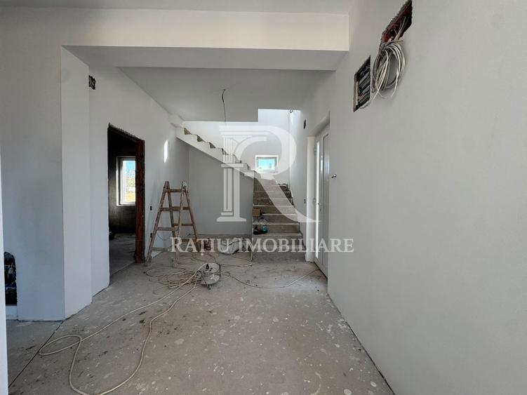 Casă individuală cu 6 camere cu Canalizare în Oncea