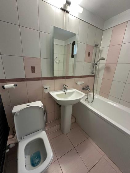 Apartament cu 4 camere decomandat în Drumul Taberei