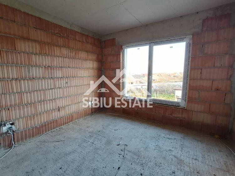 Duplex cu 4 camere cu Canalizare în Șura Mică