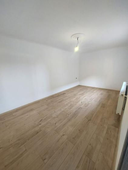 Casă cu 3 camere cu Teren 60 Mp în Exterior Vest