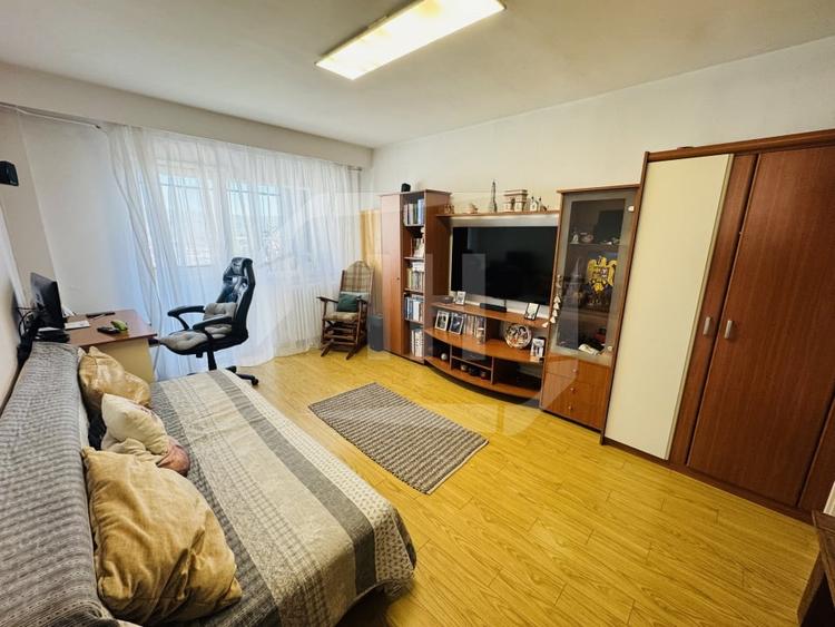 Apartament cu 4 camere decomandat, mobilat în Mărăști