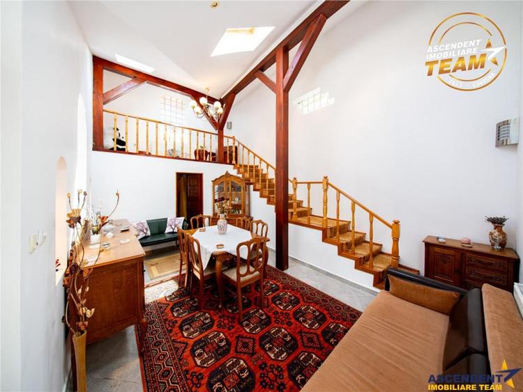 Casă cu 7 camere cu Teren 547 Mp în Central