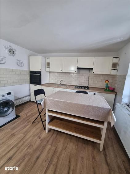 Casă cu 5 camere cu Teren 1694 Mp în Nanov