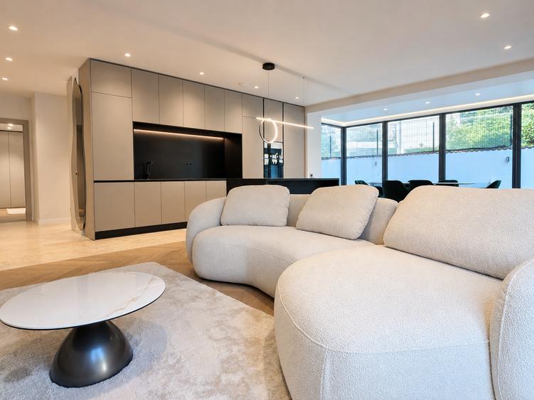 Apartament cu 4 camere decomandat în Iancu Nicolae