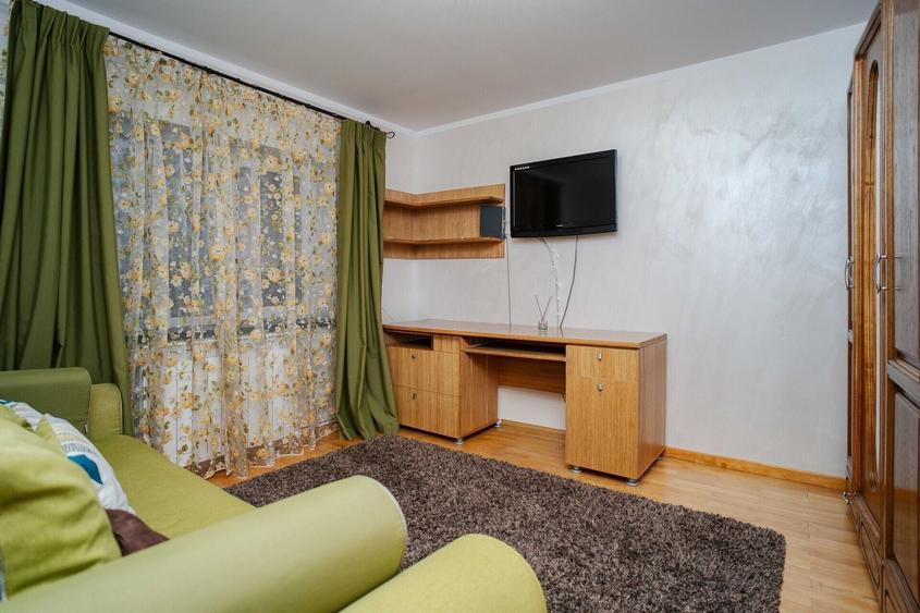 Apartament cu 3 camere decomandat, mobilat în Central