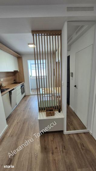 Apartament cu 3 camere semidecomandat în Vitan