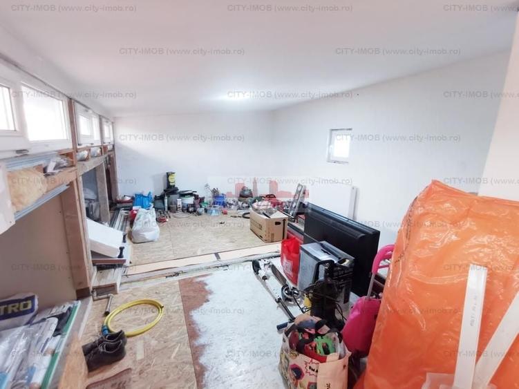 Casă individuală cu 5 camere decomandat cu Canalizare în Andronache