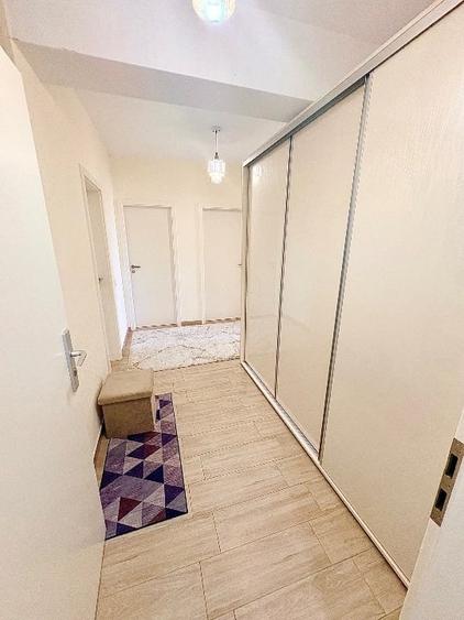 Apartament cu 2 camere decomandat, mobilat în Tractorul
