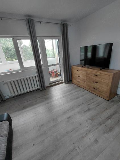 Garsonieră decomandată în Virtuții