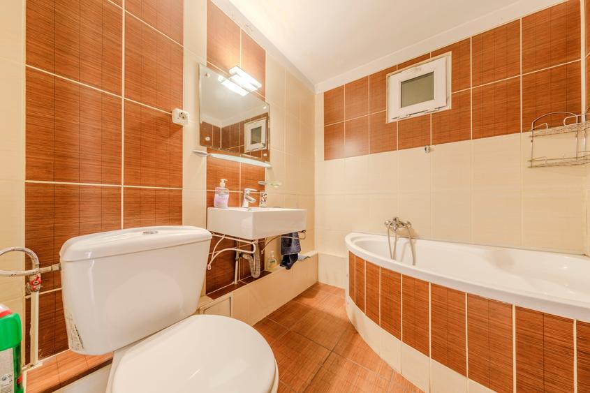 Apartament cu 3 camere decomandat în Mărgeanului