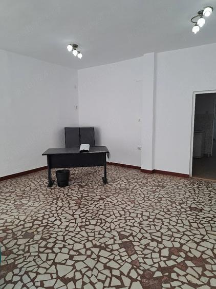 Spațiu comercial, de 90 mp, în Port