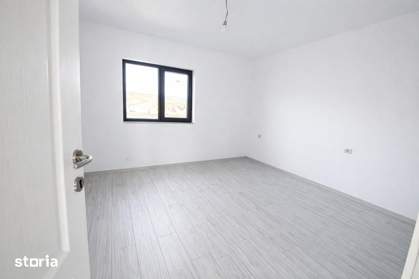 Casă cu 3 camere cu Teren 660 Mp în Podu Roș