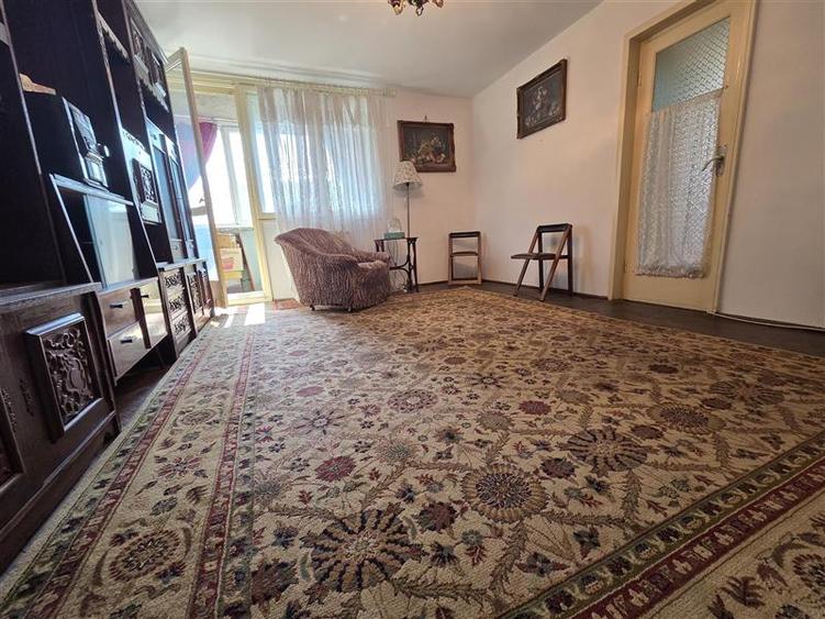 Apartament cu 3 camere semidecomandat, mobilat în Domenii