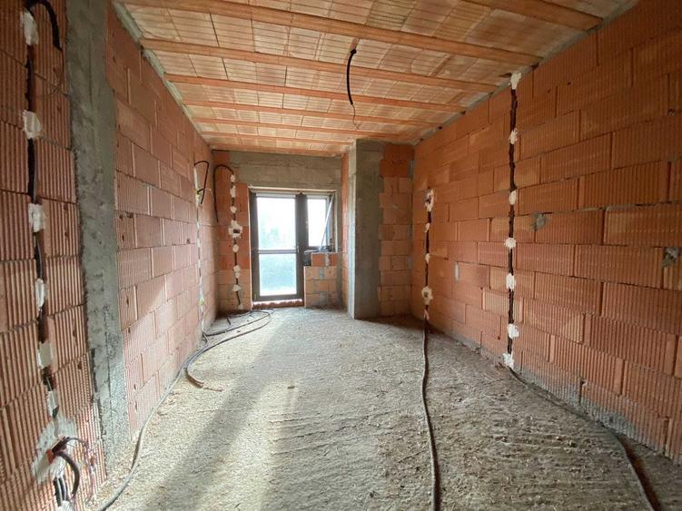 Casă cu 4 camere în Gârleni