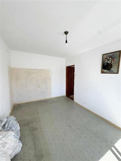Apartament cu 4 camere semidecomandat în Centrul Civic