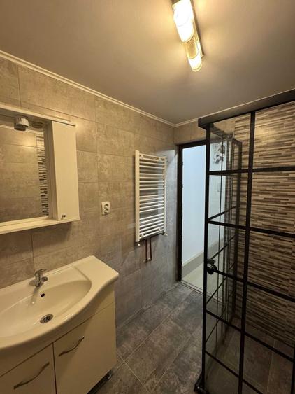 Casă cu 1 camere decomandat în Central