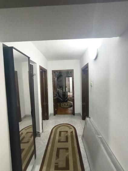 Apartament cu 3 camere decomandat, mobilat în Republicii