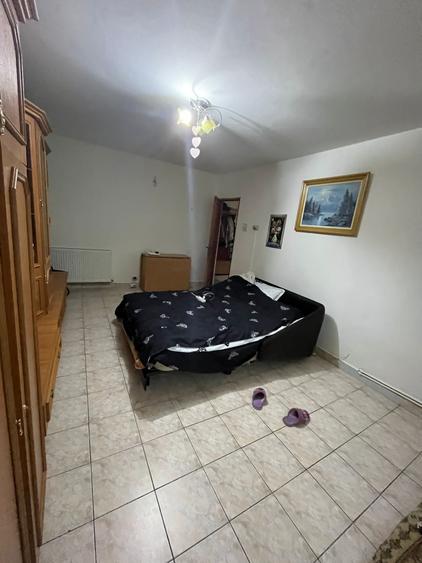 Apartament cu 3 camere decomandat, mobilat în Nicolina