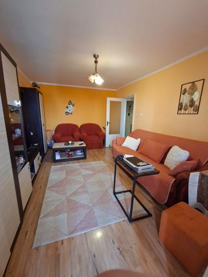 Apartament cu 3 camere în Tomis Nord