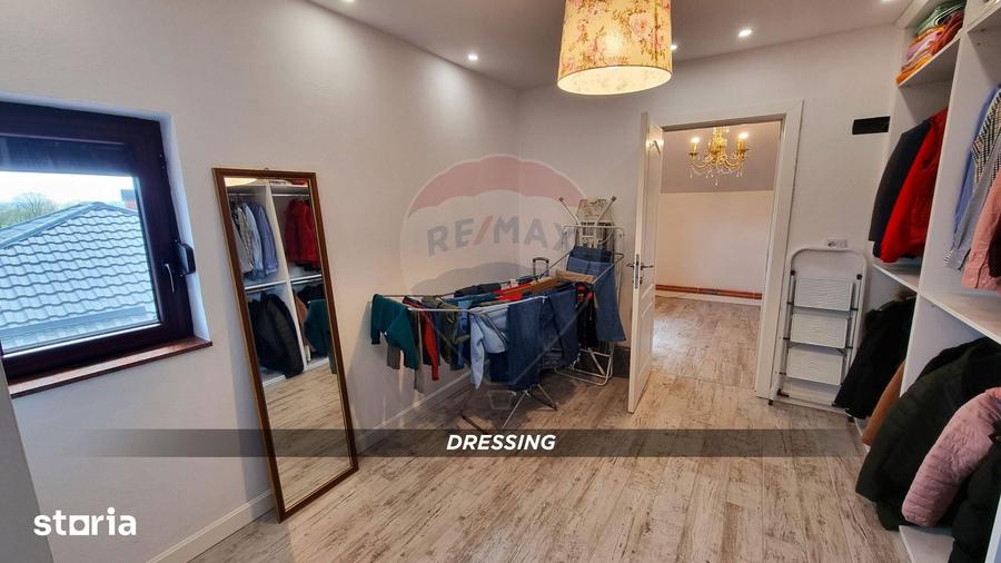 Casă cu 5 camere cu Teren 1000 Mp în Recea