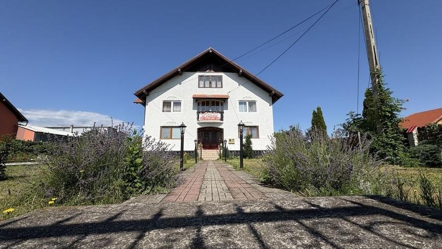 Casă cu 4 camere în Râu Bărbat