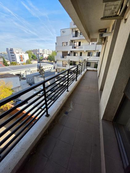 Apartament cu 3 camere decomandat în Obor
