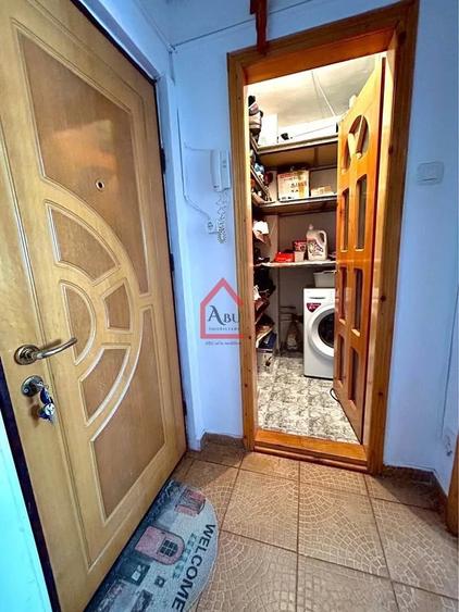 Apartament cu 4 camere decomandat în Colonești