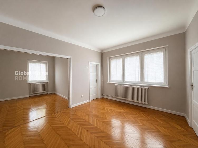 Casă cu 6 camere cu Teren 306 Mp în Vatra Luminoasă