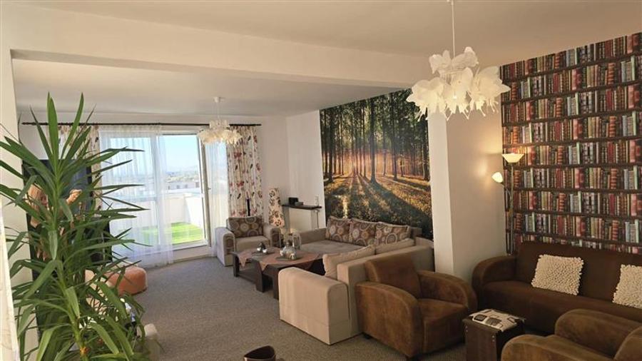 Penthouse cu 2 camere decomandat, mobilat în Avantgarden
