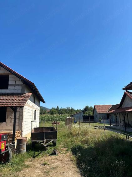 Casă cu Teren 1400 Mp în Brădet