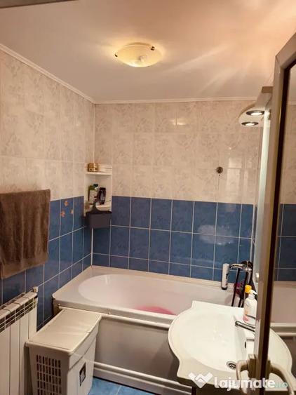 Apartament cu 2 camere decomandat în Micro 21